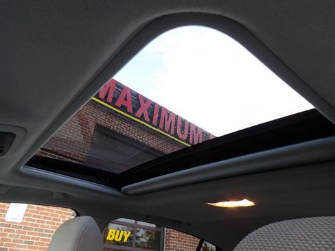 Used 2017 Subaru Crosstrek 2.0i Premium w/ Moonroof Package image 9