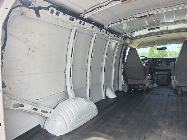 Used 2017 Chevrolet Express 3500 RWD image 18