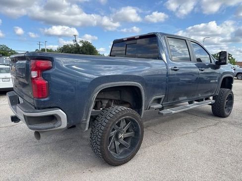 Used 2022 Chevrolet Silverado 2500 LT w/ Convenience Package AWD/4WD image 3