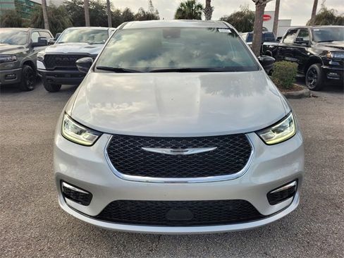 New 2026 Chrysler Pacifica Select image 17