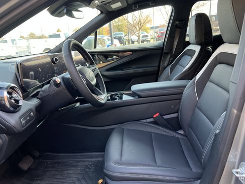 New 2025 Chevrolet Blazer EV LT image 15