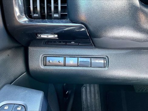 Used 2024 Nissan Pathfinder SV AWD/4WD image 15
