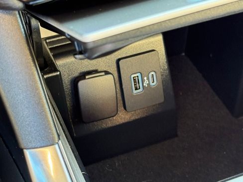 Used 2022 Ford Explorer Limited w/ Limited Technology Package image 37