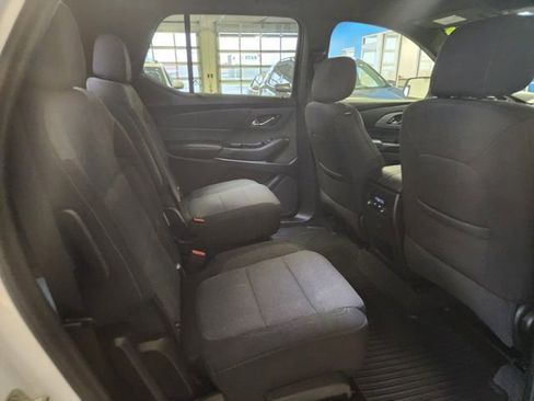 Used 2023 Chevrolet Traverse LT image 18