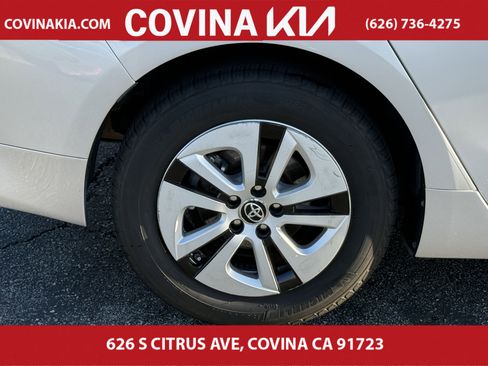 Used 2017 Toyota Prius Three image 10