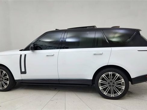Used 2023 Land Rover Range Rover Long Wheelbase Autobiography image 4
