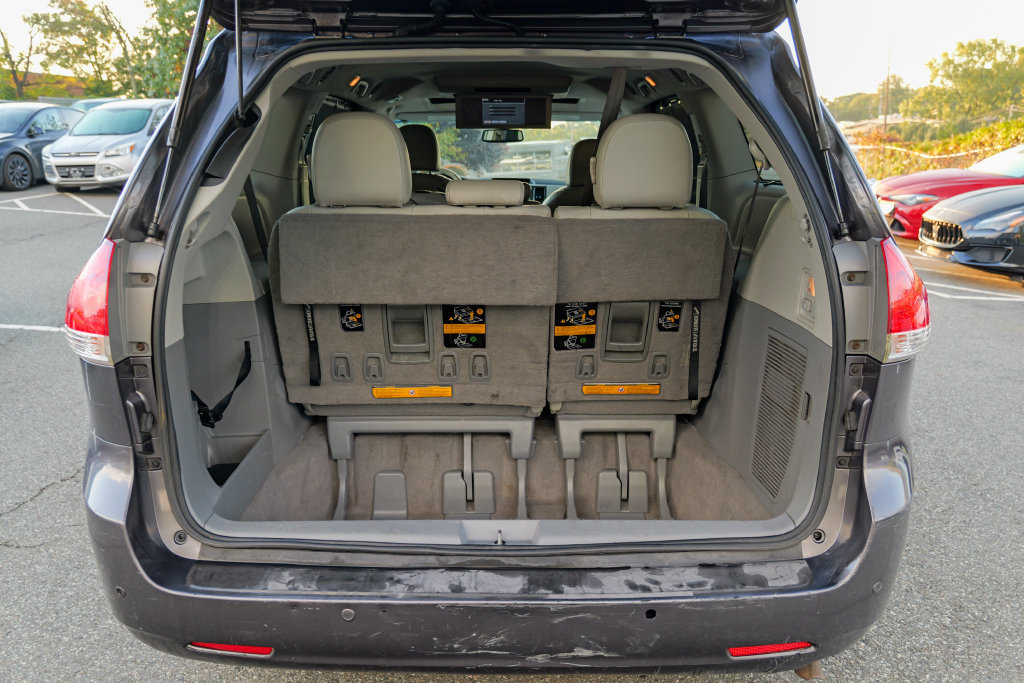 Used 2011 Toyota Sienna XLE w/ Premium Pkg FWD image 55