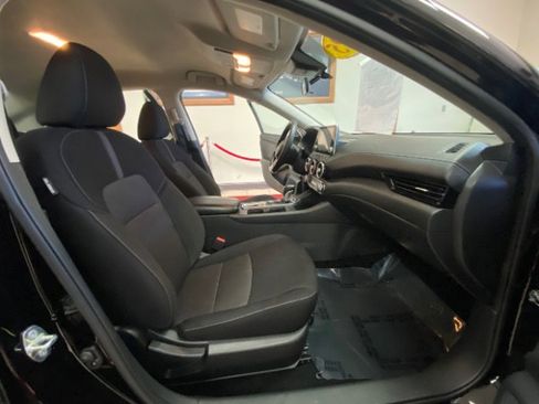 Used 2025 Nissan Sentra SV FWD image 17