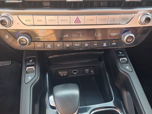 Used 2024 Kia Telluride EX w/ EX Captain's Chair Package AWD/4WD image 21