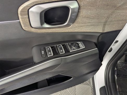 Used 2023 Kia Sorento X-Line EX image 19
