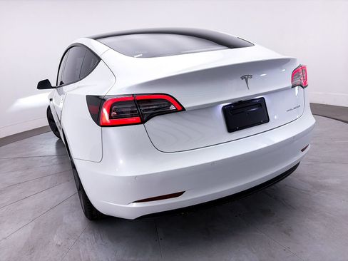 Used 2022 Tesla Model 3 Long Range AWD/4WD image 4