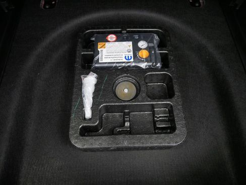 New 2025 Jeep Compass Limited image 10