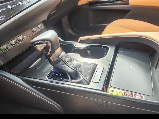 Used 2025 Lexus ES 350 w/ Premium Package FWD image 17