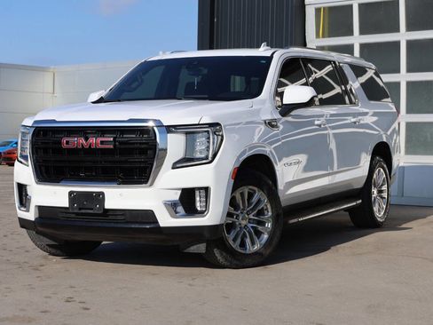 Used 2022 GMC Yukon XL SLE w/ Gmc Pro Safety Plus Package image 3