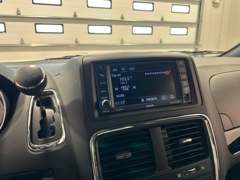 Used 2020 Dodge Grand Caravan SXT w/ Driver Convenience Group FWD image 22