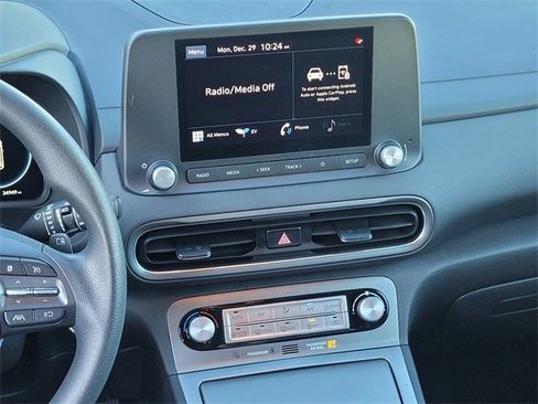 Certified 2023 Hyundai Kona SE image 18