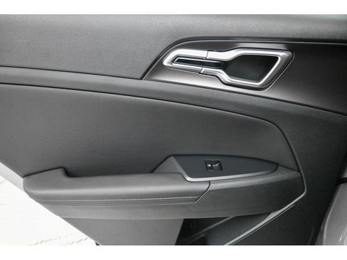 New 2026 Kia Sportage EX w/ EX Panorama Roof Package image 11