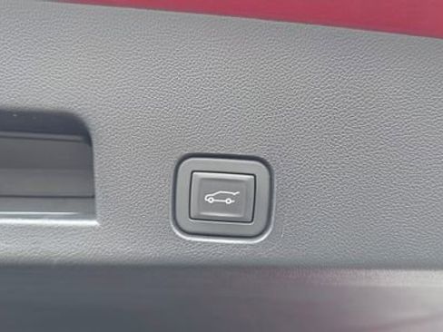 Used 2025 Chevrolet Traverse LT FWD image 8