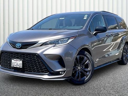 Used 2021 Toyota Sienna XSE w/ XSE Plus Package FWD image 34