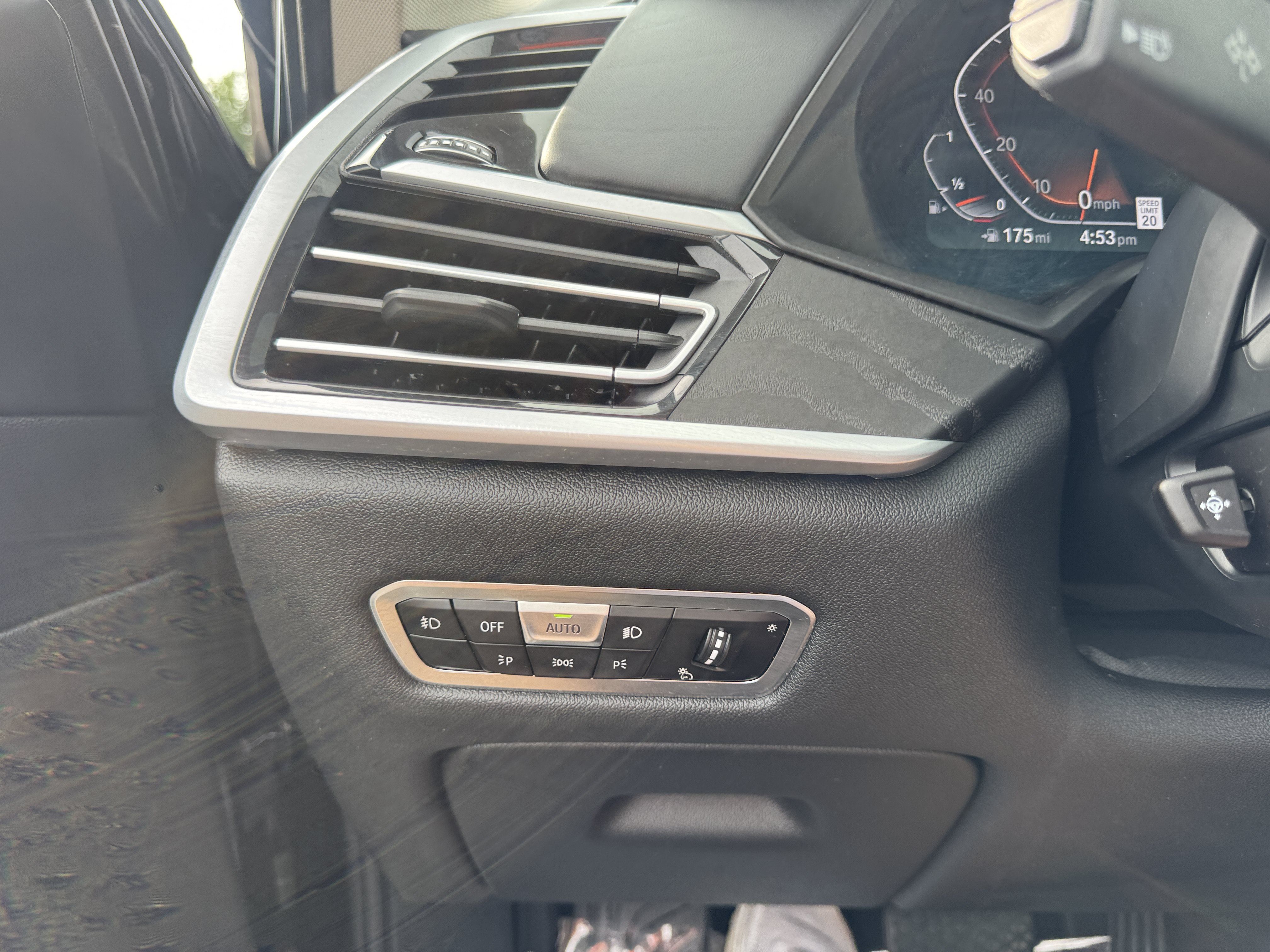 Used 2022 BMW X7 xDrive40i w/ Executive Package AWD/4WD image 23