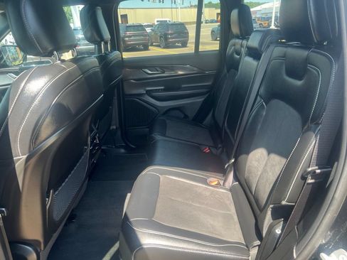 Used 2023 Jeep Grand Cherokee Altitude AWD/4WD image 18