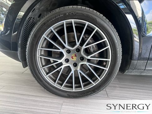 Used 2021 Porsche Cayenne Coupe AWD/4WD image 11
