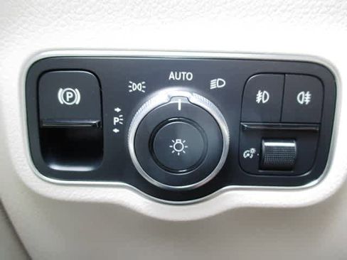 Used 2021 Mercedes-Benz GLA 250 4MATIC image 23