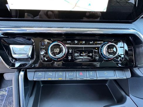 New 2026 GMC Sierra 1500 Denali w/ Denali Reserve Package AWD/4WD image 30