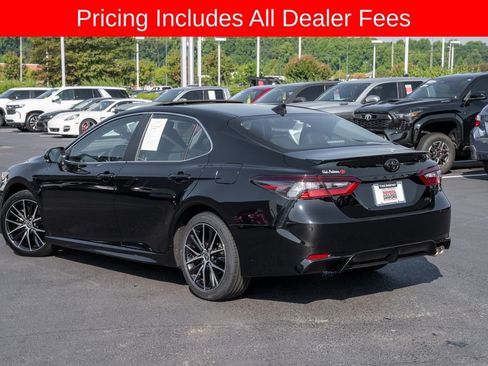 Used 2024 Toyota Camry SE FWD image 3