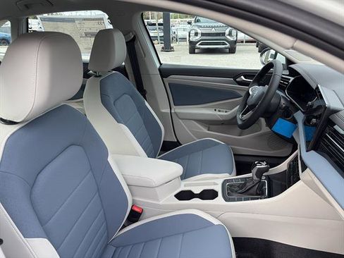 New 2026 Volkswagen Jetta SE FWD image 9