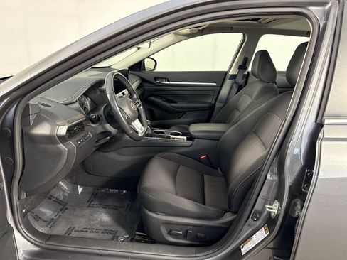 Used 2023 Nissan Altima 2.5 SV w/ SV Premium Package FWD image 5