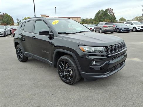 Used 2025 Jeep Compass Latitude w/ Altitude Special Edition image 8