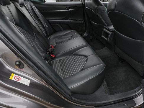 Used 2018 Toyota Camry SE FWD image 28