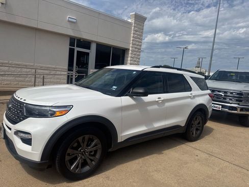 Used 2021 Ford Explorer XLT w/ Equipment Group 202A RWD image 1