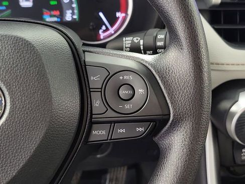 Used 2025 Toyota RAV4 XLE FWD image 25