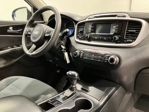 Used 2016 Kia Sorento LX image 39