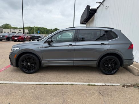 Used 2022 Volkswagen Tiguan SE R-Line FWD image 3