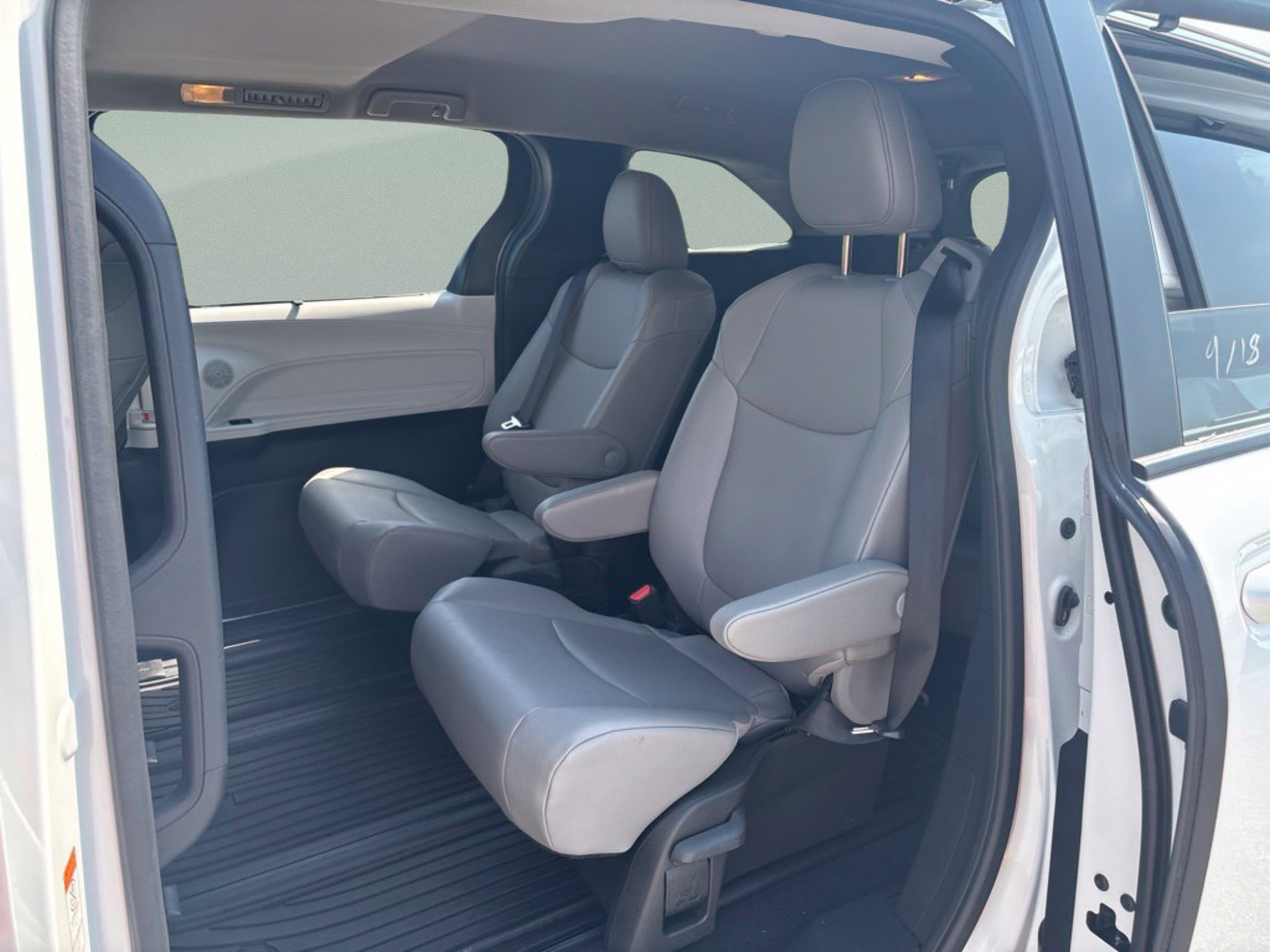 Certified 2026 Toyota Sienna XLE FWD image 23