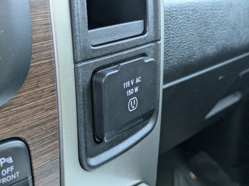 Used 2017 RAM 1500 Laramie w/ Convenience Group image 32