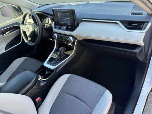 Used 2021 Toyota RAV4 XLE image 20