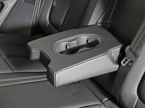 Certified 2026 Porsche Macan image 36