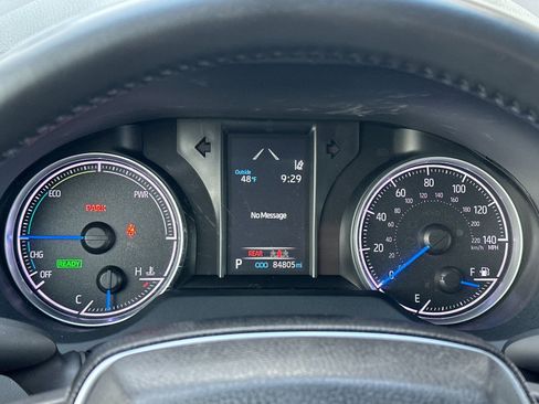 Used 2022 Toyota Venza LE image 23