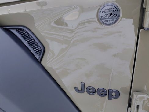 Used 2025 Jeep Wrangler Willys image 25