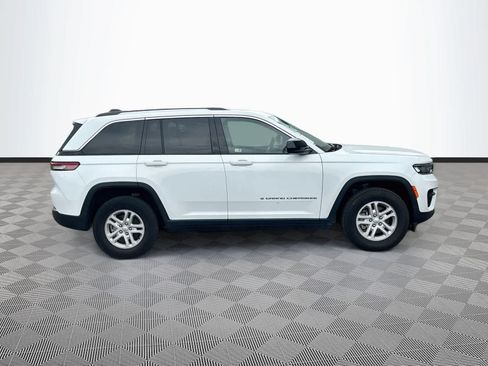 Used 2024 Jeep Grand Cherokee Laredo RWD image 4