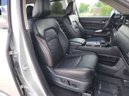 Certified 2024 Nissan Pathfinder Platinum w/ Cargo Package FWD image 16