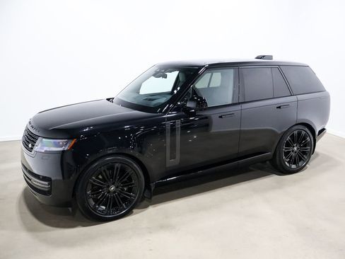 Used 2025 Land Rover Range Rover SE image 3