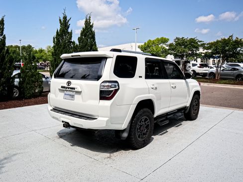 Used 2019 Toyota 4Runner SR5 AWD/4WD image 8