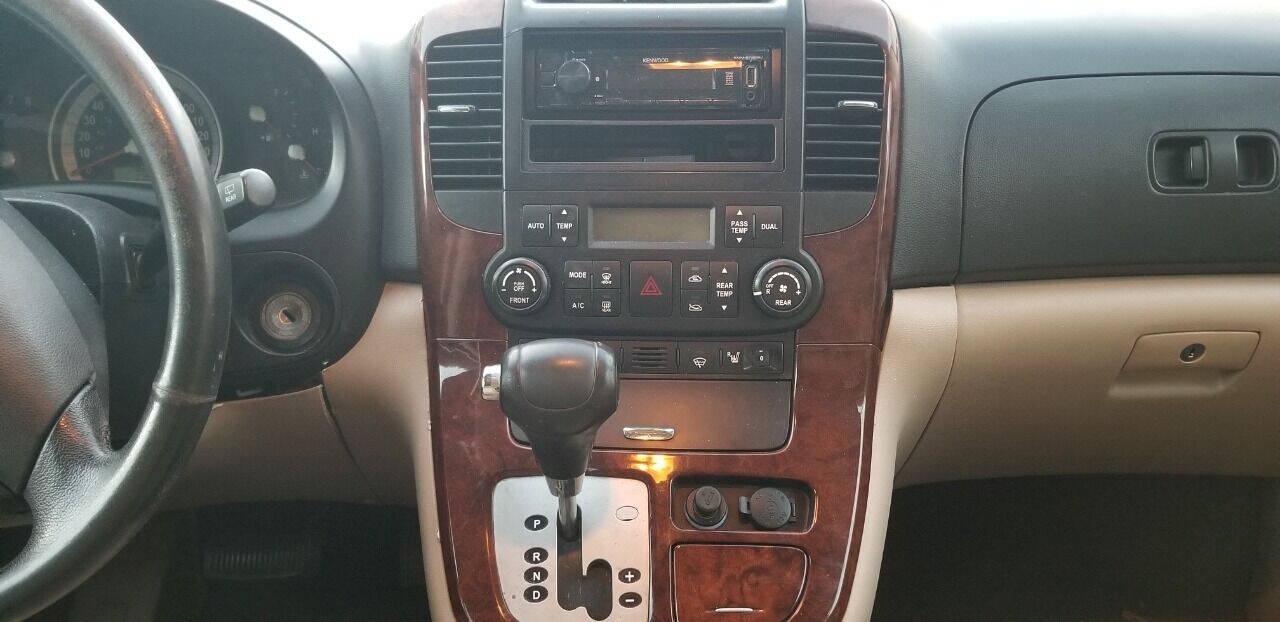 Used 2008 Hyundai Entourage Limited FWD image 6