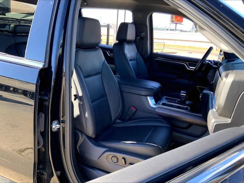 Certified 2023 GMC Sierra 1500 SLT image 8