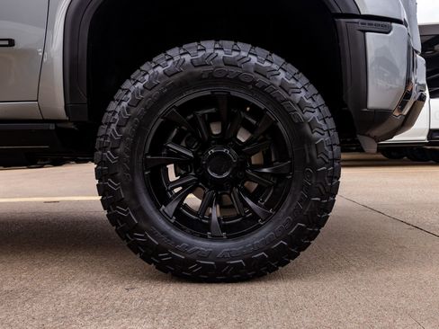 Used 2024 GMC Sierra 2500 AT4 w/ AT4 Premium Plus Package image 12